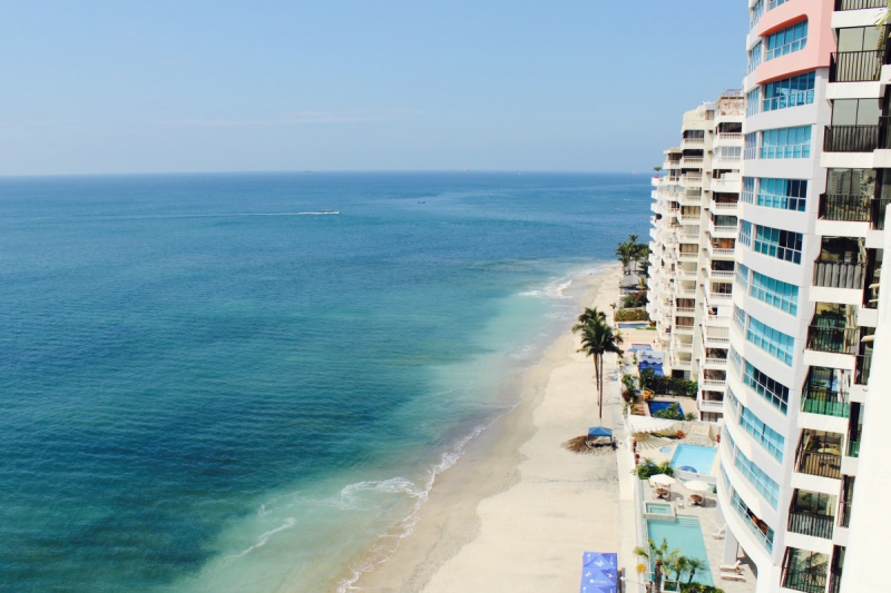 chambre-hote-REVEST LES ROCHES-min_beach_ocean_shore_hotel_palm_tree-33726